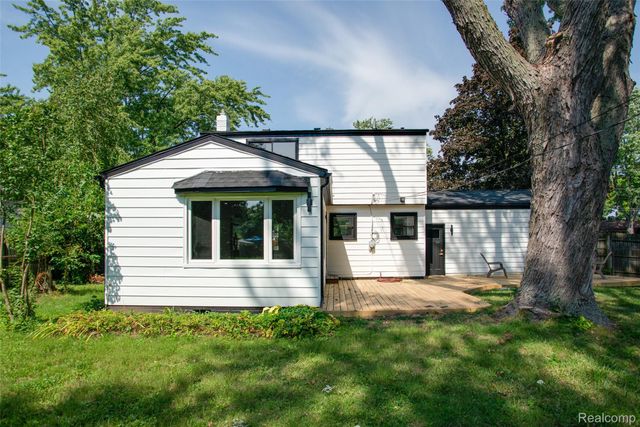 5969 Pleasant Drive, Waterford Charter Township, MI 48329