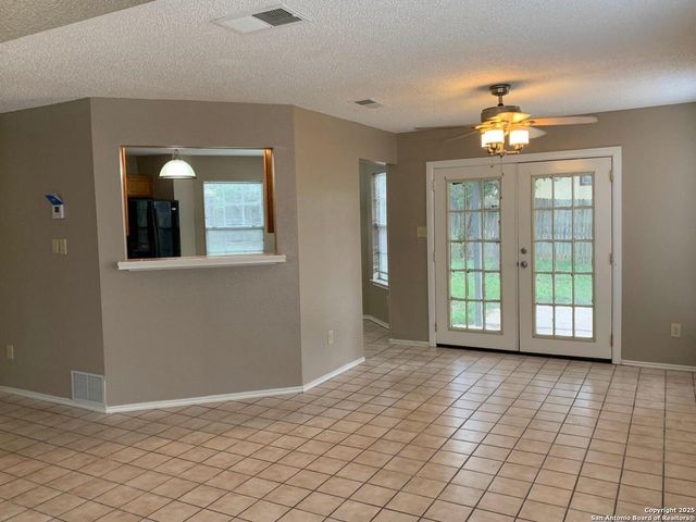 718 MEADOW TOP, Converse, TX 78109