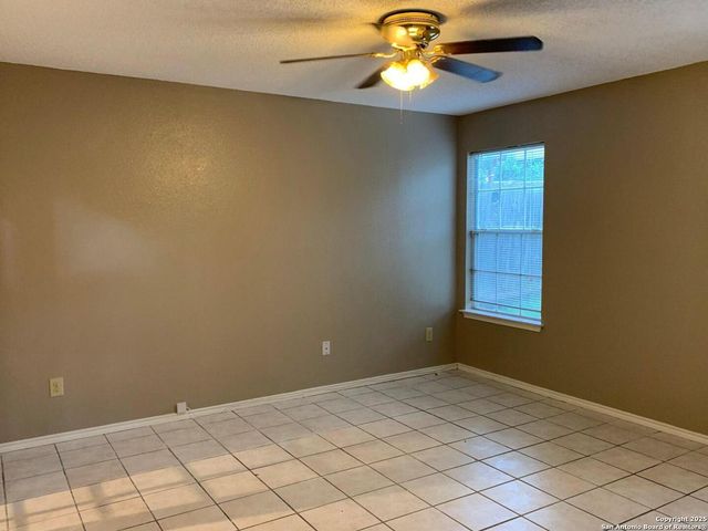 718 MEADOW TOP, Converse, TX 78109