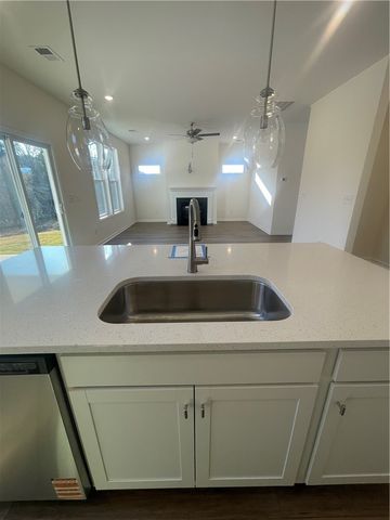 19 Gateway Drive, Central, SC 29630