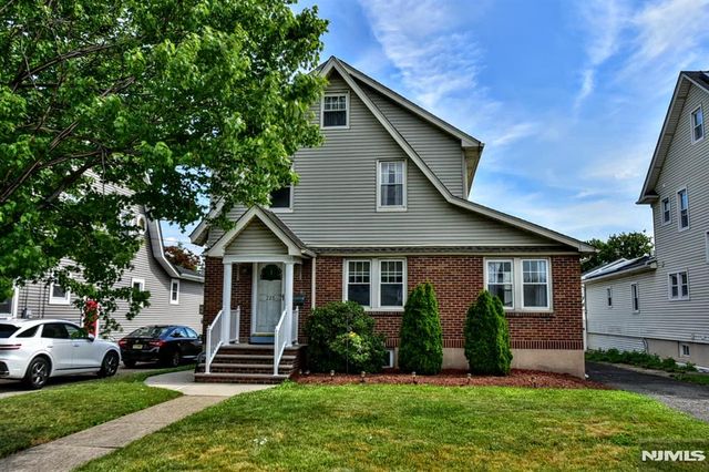 225 Passaic Avenue, Hasbrouck Heights, NJ 07604