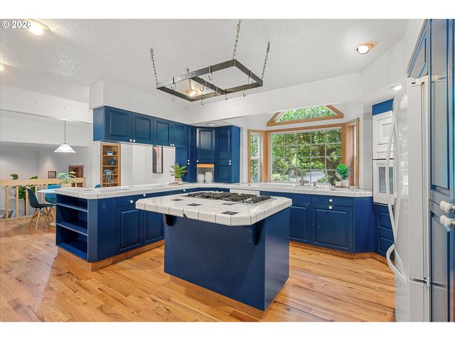 10744 Sw LANCASTER Rd, Portland, OR 97219