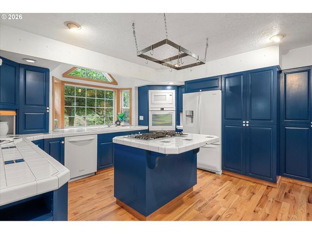 10744 Sw LANCASTER Rd, Portland, OR 97219