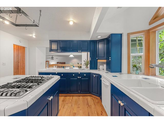 10744 Sw LANCASTER Rd, Portland, OR 97219
