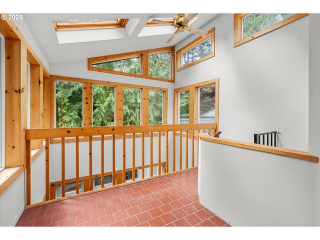 10744 Sw LANCASTER Rd, Portland, OR 97219