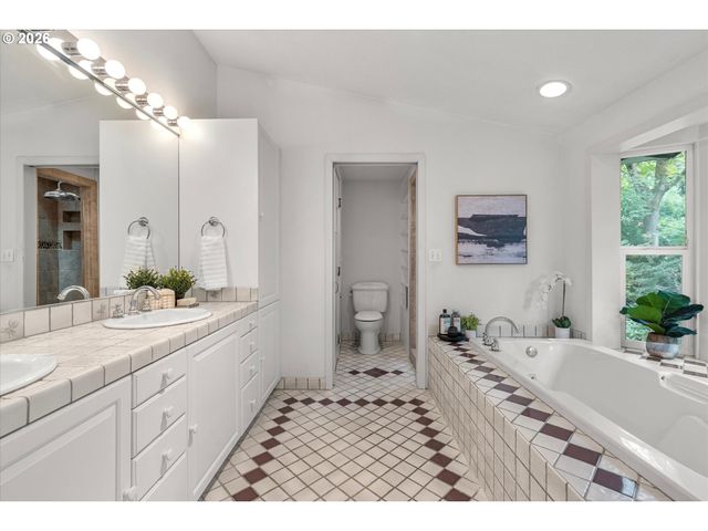 10744 Sw LANCASTER Rd, Portland, OR 97219