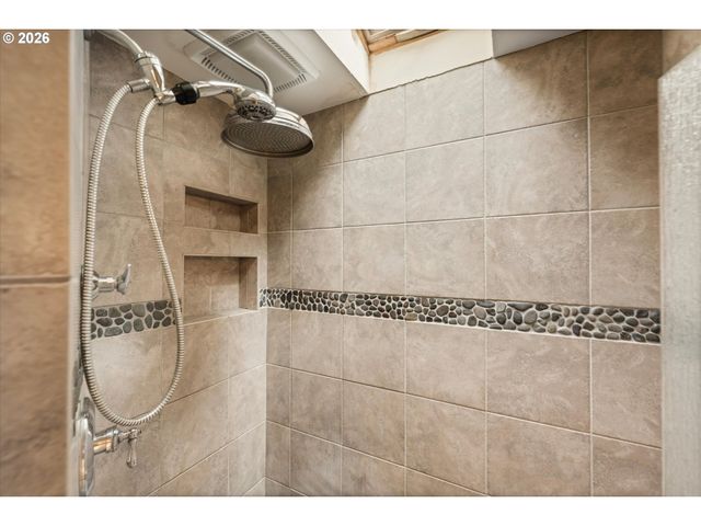 10744 Sw LANCASTER Rd, Portland, OR 97219