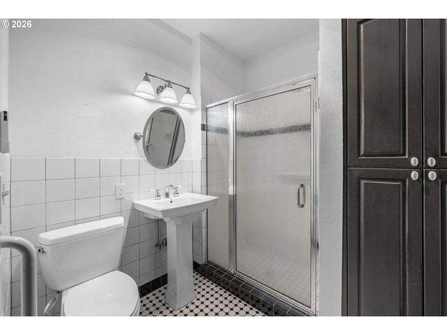 10744 Sw LANCASTER Rd, Portland, OR 97219