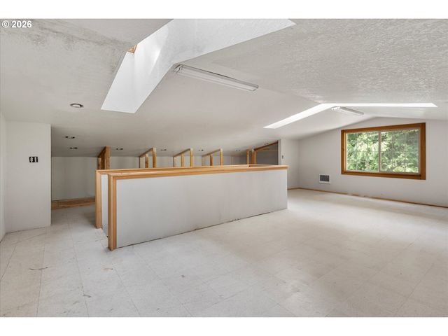 10744 Sw LANCASTER Rd, Portland, OR 97219