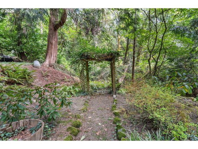 10744 Sw LANCASTER Rd, Portland, OR 97219