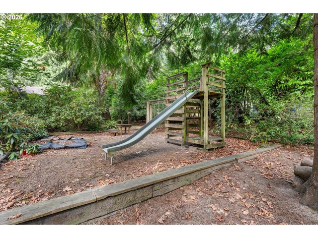 10744 Sw LANCASTER Rd, Portland, OR 97219