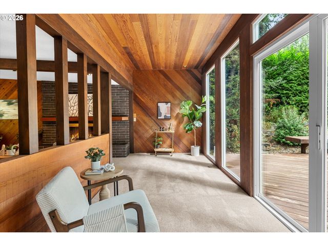 10744 Sw LANCASTER Rd, Portland, OR 97219