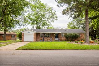 805 S Oak Hill Street, Siloam Springs, AR 72761