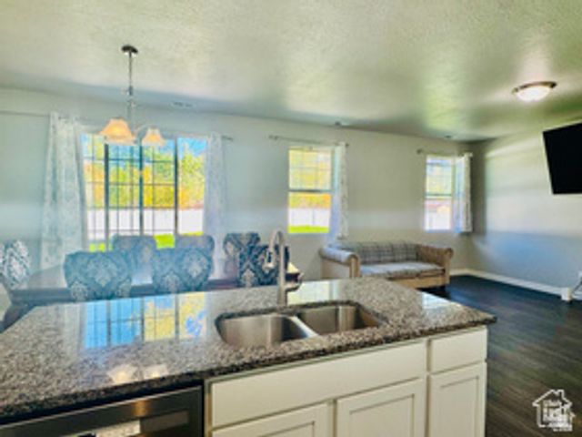 954 N WAHLEN WAY, Harrisville, UT 84404