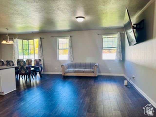 954 N WAHLEN WAY, Harrisville, UT 84404