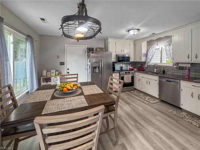 721 Mainsail DR, Newport News, VA 23608