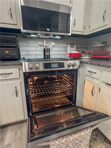 721 Mainsail DR, Newport News, VA 23608