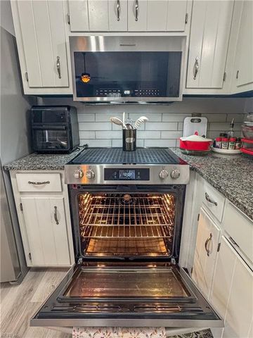 721 Mainsail DR, Newport News, VA 23608