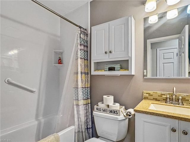 721 Mainsail DR, Newport News, VA 23608