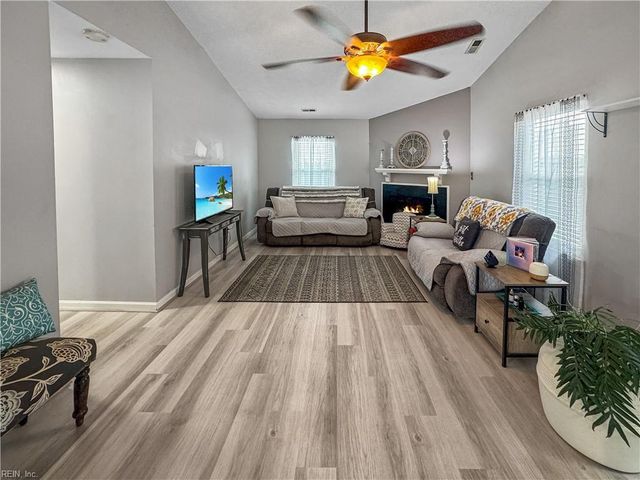 721 Mainsail DR, Newport News, VA 23608