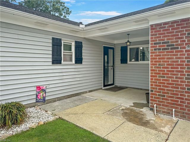 721 Mainsail DR, Newport News, VA 23608