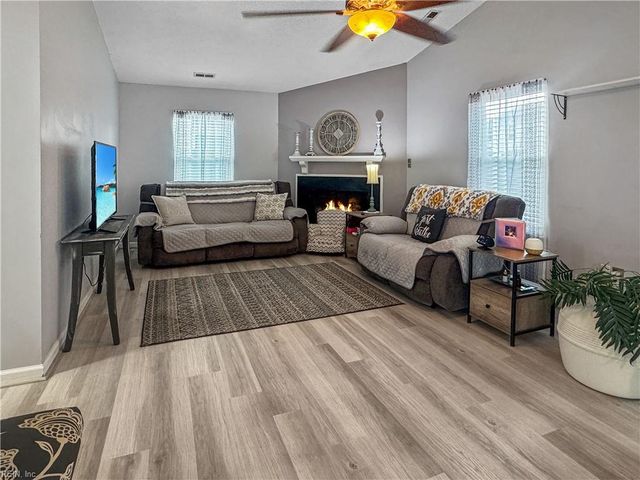 721 Mainsail DR, Newport News, VA 23608
