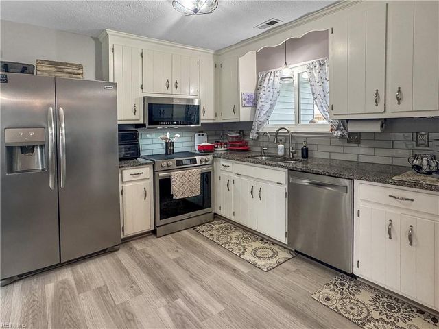 721 Mainsail DR, Newport News, VA 23608