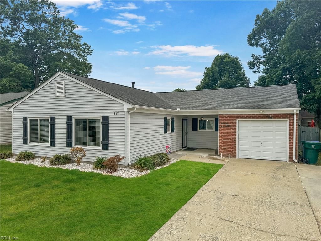 721 Mainsail DR, Newport News, VA 23608