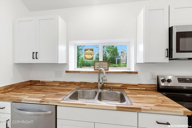 13862 W Halston Avenue, Big Lake, AK 99623