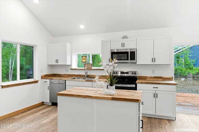 13862 W Halston Avenue, Big Lake, AK 99623