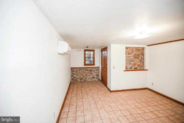 6146 DUNCAN TRL, Reva, VA 22735