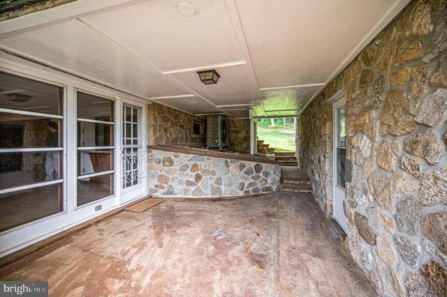 6146 DUNCAN TRL, Reva, VA 22735