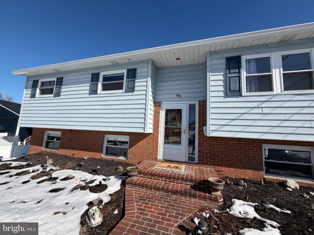 501 CARA CT, Martinsburg, WV 25401