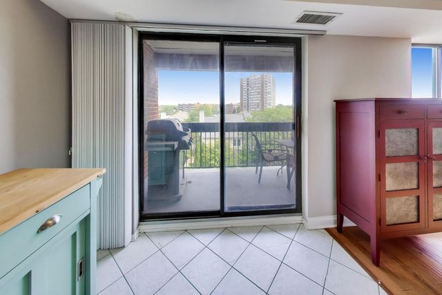 701 Forum Square 402, Glenview, IL 60025