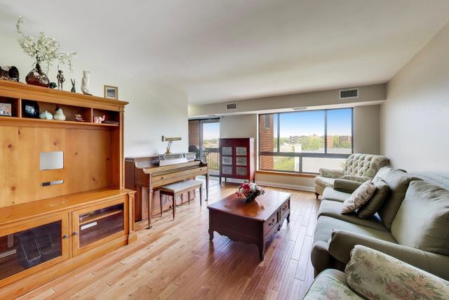 701 Forum Square 402, Glenview, IL 60025