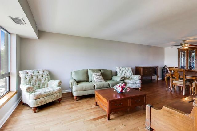 701 Forum Square 402, Glenview, IL 60025