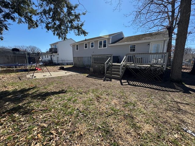 132 Commonwealth Ave, Lowell, MA 01852