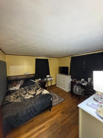 132 Commonwealth Ave, Lowell, MA 01852