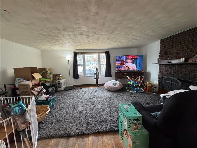 132 Commonwealth Ave, Lowell, MA 01852