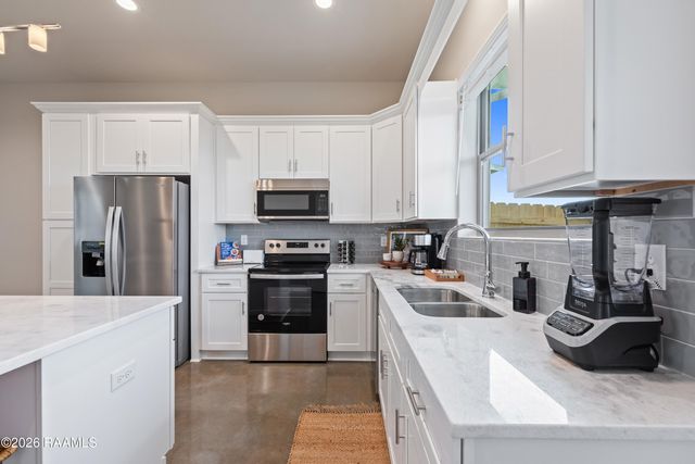 203 Firethorn Drive, Youngsville, LA 70592