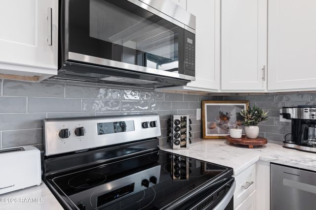 203 Firethorn Drive, Youngsville, LA 70592