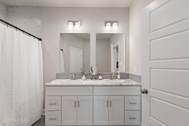 203 Firethorn Drive, Youngsville, LA 70592