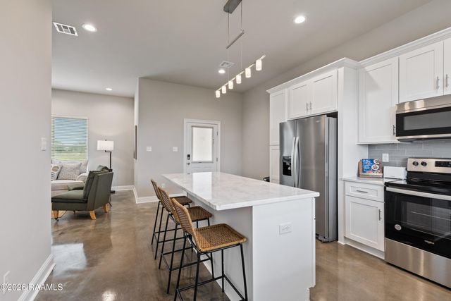 203 Firethorn Drive, Youngsville, LA 70592