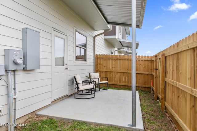 203 Firethorn Drive, Youngsville, LA 70592