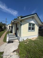 30 Seaside Place, Keansburg, NJ 07734