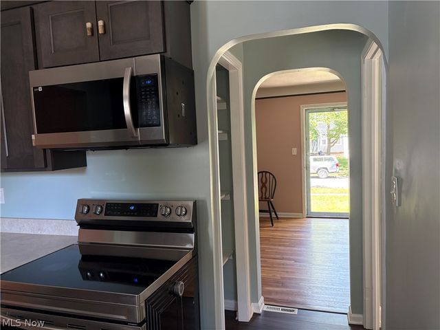 54 E 213th Street, Euclid, OH 44123