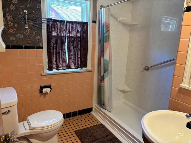 54 E 213th Street, Euclid, OH 44123