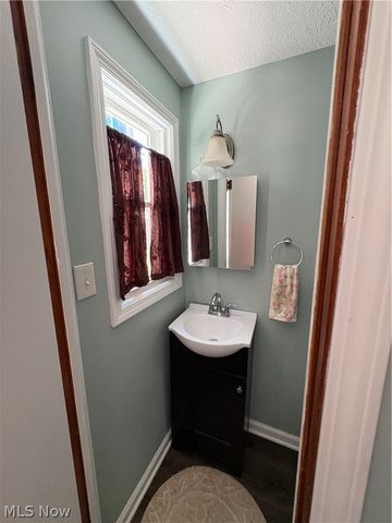 54 E 213th Street, Euclid, OH 44123