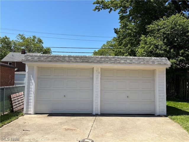 54 E 213th Street, Euclid, OH 44123