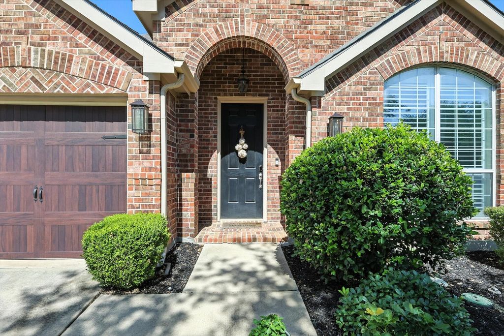 1141 Noble Avenue, Lantana, TX 76226